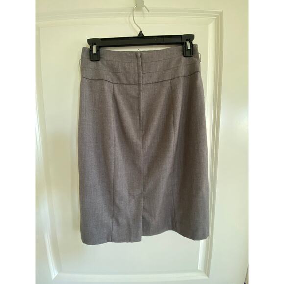 H&M gray pleated skirt size 6 - Picture 2 of 4